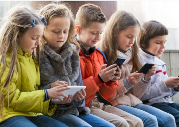 Danska i Norveška zabranit će društvene mreže mlađima od 15 godina: “Kradu djetinjstvo našoj djeci”