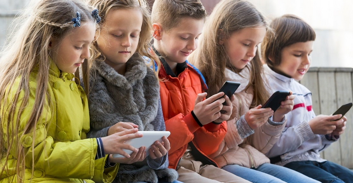 Danska i Norveška zabranit će društvene mreže mlađima od 15 godina: “Kradu djetinjstvo našoj djeci”