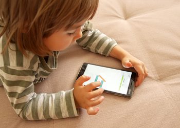 Europski parlament traži zabranu ovisničkih algoritama i dobnu granicu od 16 godina za društvene mreže