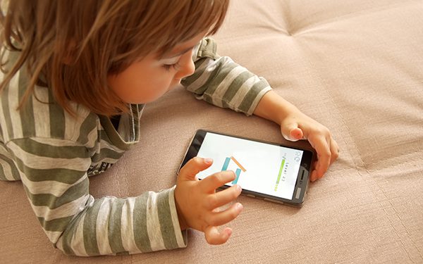 Europski parlament traži zabranu ovisničkih algoritama i dobnu granicu od 16 godina za društvene mreže