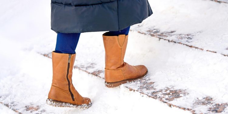 Led na stepenicama nestaje istog trenutka s jednim jeftinim sastojkom koji svi imamo kod kuće