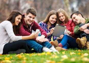 Kako mladi vide BiH? – Još uvijek vjeruju u budućnost u domovini – ali ne vjeruju u institucije i uspjeh bez nepotizma