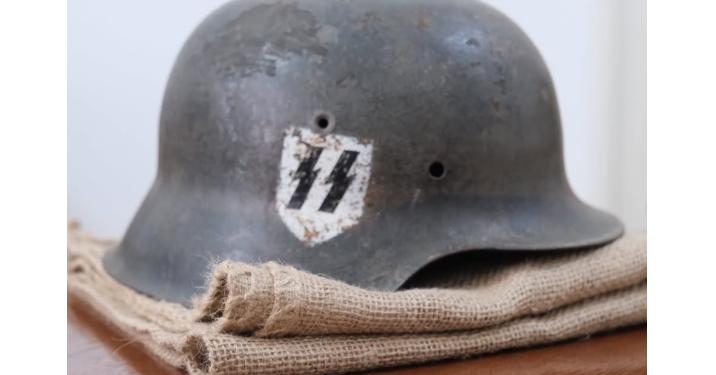 Skandalozan potez SNSD-ovog ministra – Košarac Schmidtu poslao propucan nacistički šljem