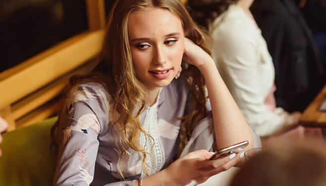 Novinar u Parizu susreo navodnu Putinovu kćer – Nije zanijekala oca na kojeg frapantno sliči