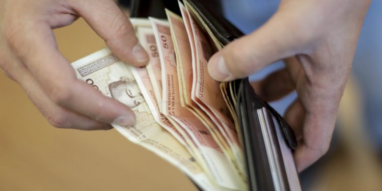 Povećanje minimalne plaće na 1.200 KM bez ozbiljnog smanjenja nameta vodi u novu inflaciju