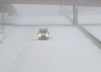 SAD paraliziran ekstremnom hladnoćom: Prazne police, tisuće bez struje i kolaps zračnog prometa