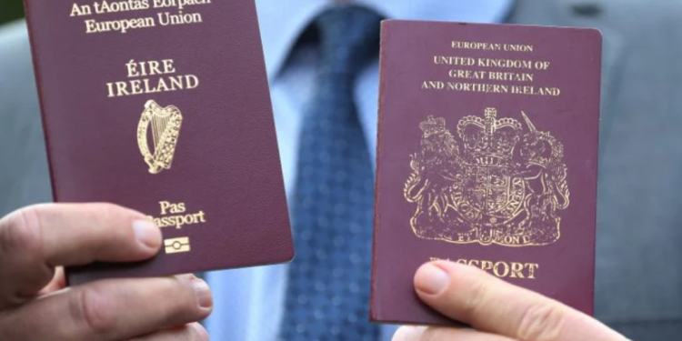 Povlači se gotovo 13.000 irskih putovnica zbog „tehničkog problema”