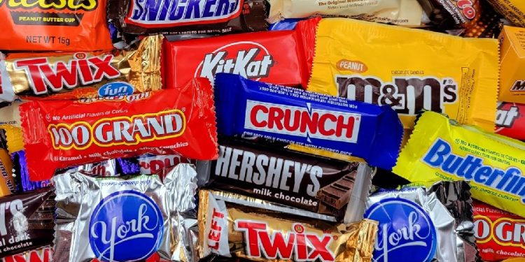 Velika Britanija zabranila reklamiranje čokolade, sladoleda i slatkiša