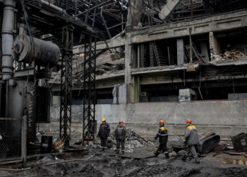 „Moramo ugrijati ljude“: Ukrajinski energetičari rizikuju živote dok Rusija gađa ključna postrojenja