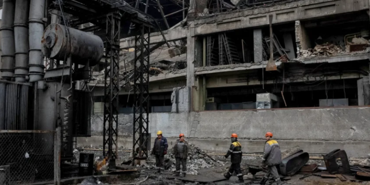 „Moramo ugrijati ljude“: Ukrajinski energetičari rizikuju živote dok Rusija gađa ključna postrojenja