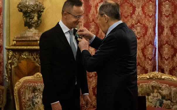 Mađarski ministar Szijjarto izvješćivao Lavrova o sastancima Europskog vijeća – Moskva razmišljala o lažnom atentatu na Orbana kao pomoć na izborima