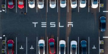 Nitko ih ne želi: Zašto 50.000 novih Tesli skuplja prašinu na parkiralištu?