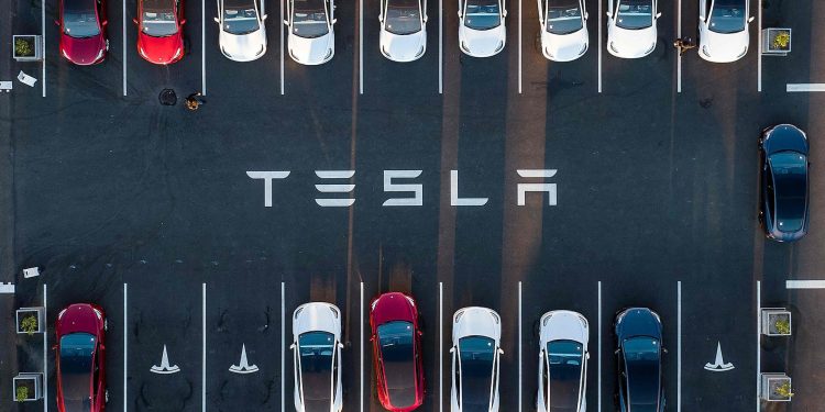 Nitko ih ne želi: Zašto 50.000 novih Tesli skuplja prašinu na parkiralištu?