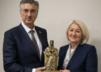 Modni portret – Pogled ispod loših obrva Borjane Krišto