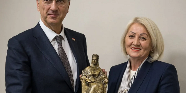 Modni portret – Pogled ispod loših obrva Borjane Krišto