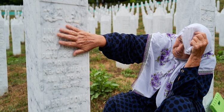 Sjećanje na genocid u Srebrenici – Među više od 8.000 ubijenih Bošnjaka ubijena i dva Hrvata
