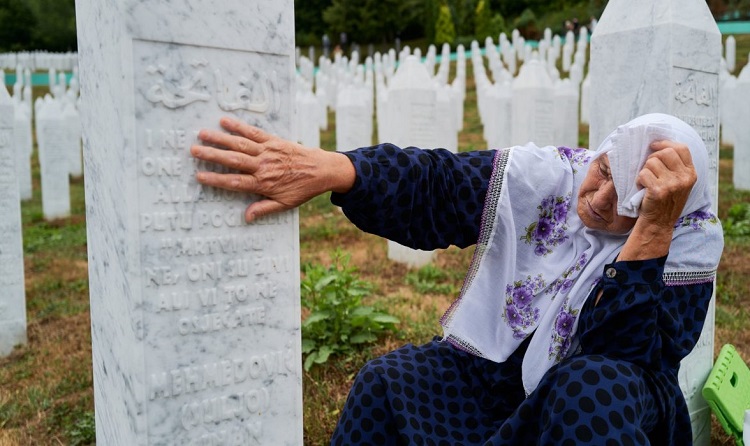 Sjećanje na genocid u Srebrenici – Među više od 8.000 ubijenih Bošnjaka ubijena i dva Hrvata