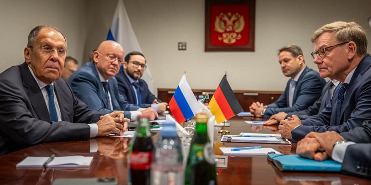 Prvi sastanak nakon 2022. – Ruski ministar Lavrov i njemački Wadephul za stolom, ali stavovi ostaju isti
