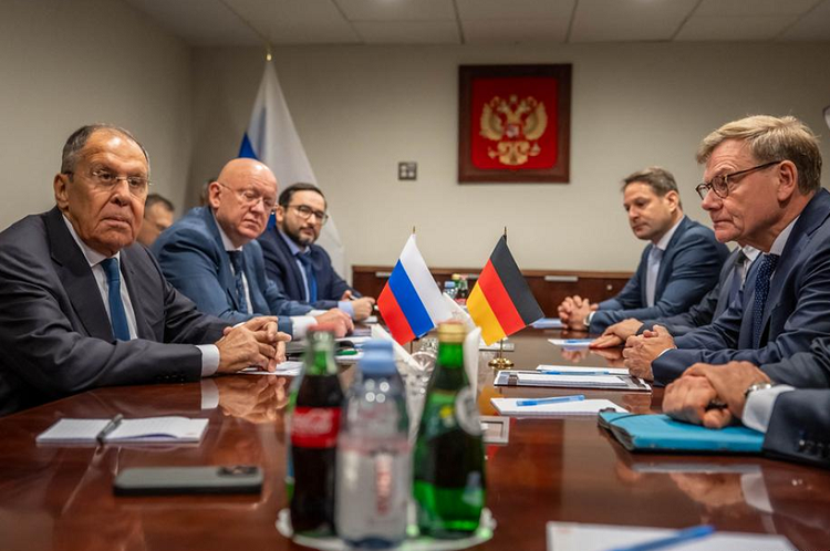 Prvi sastanak nakon 2022. – Ruski ministar Lavrov i njemački Wadephul za stolom, ali stavovi ostaju isti