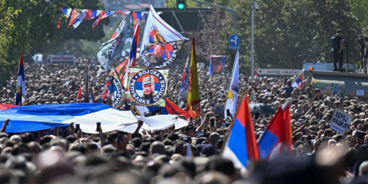 Europa šokirana ispraćajem Mladića u Beogradu: 16.000 ljudi i najviši srpski političari, odali su poštovanje čovjeku koji je osuđen za genocid